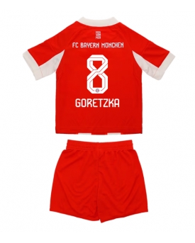 Billige Fotballdrakt Bayern Munich Leon Goretzka #8 Replika Hjemmedraktsett Barn 2025-26 Kortermet (med bukser)